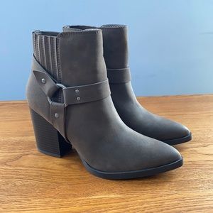 Brown Indigo rd. Booties NWOT 6.5
